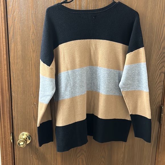 Apt. 9 women’s sweater - Picture 2 of 2